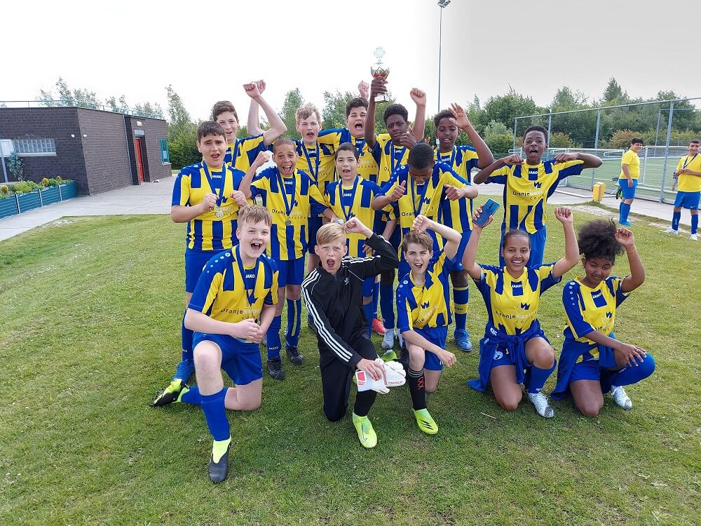 winnaars interscolair voetbaltoernooi